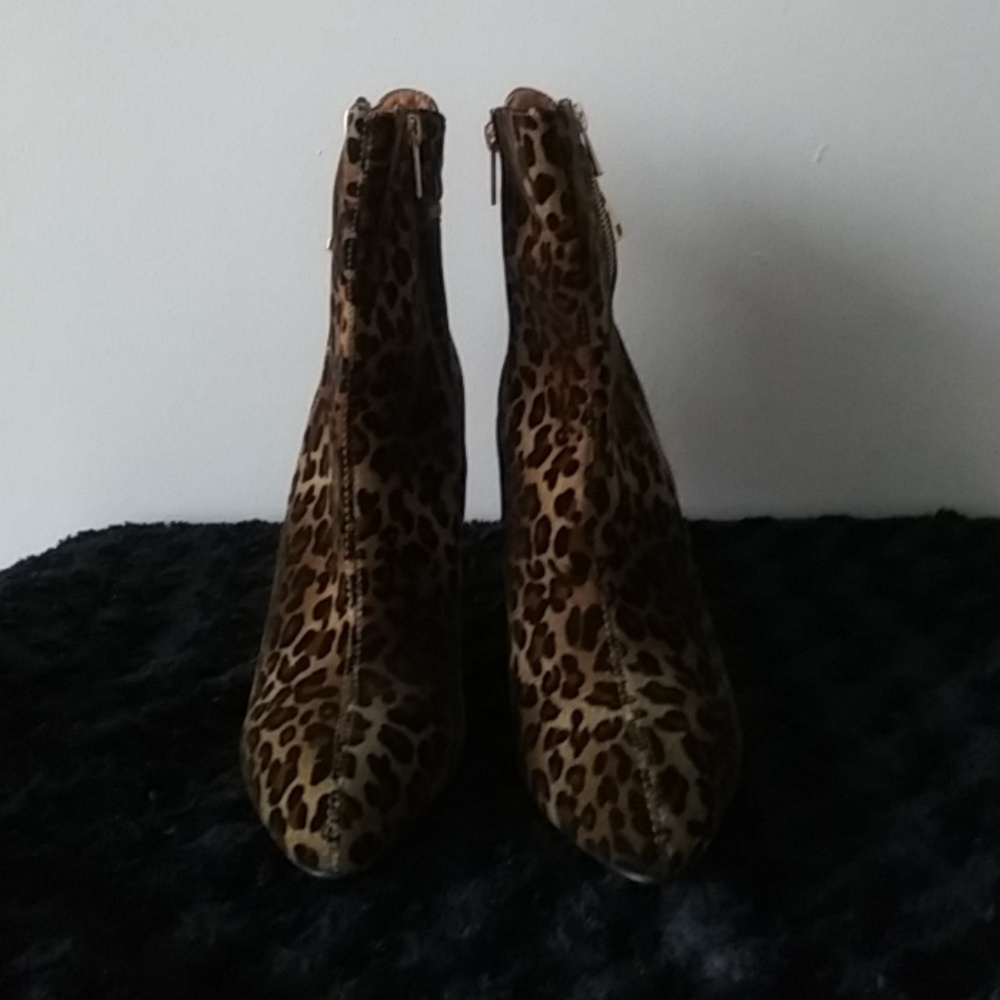 Boots - Picture 3 of 4